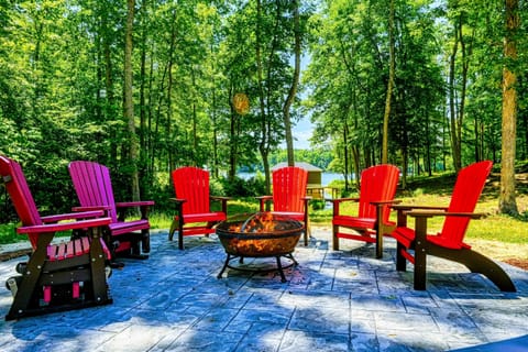 Cozy fire pit area surrounded by lush forest, perfect for relaxing evenings outdoors