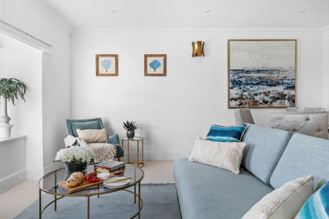 Comfortable seating area - The Sea View Suite, The Corbyn Apartments, Torquay