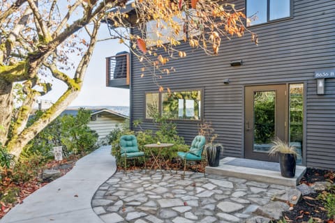 Front entrance - steps away from driveway parking.