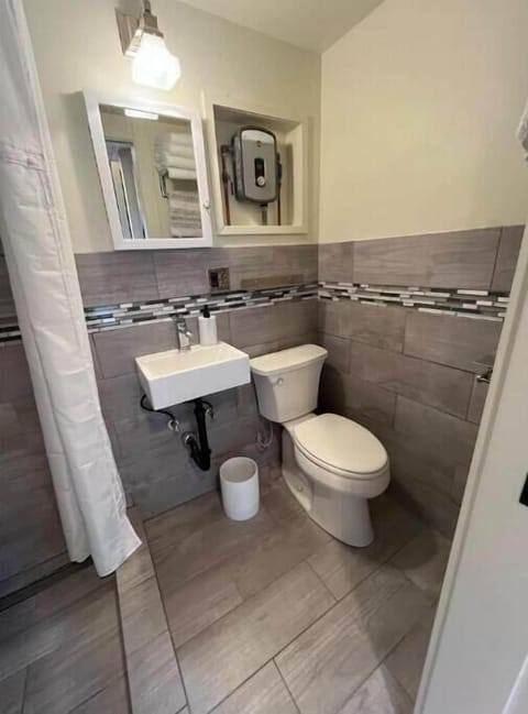 Combined shower/tub, hair dryer, towels, soap