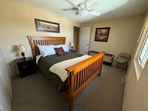 3 bedrooms, desk, travel crib, WiFi