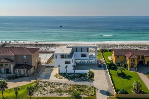 The White House of Holiday Isle - Gulf Front Luxury Pet-Friendly Vacation Rental Beach House with Private Pool, Elevator, and Personal Beach Access in Destin, Florida - Five Star Properties Destin/30A