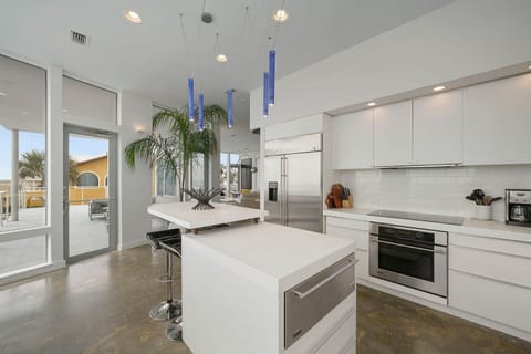 The White House of Holiday Isle - Gulf Front Luxury Pet-Friendly Vacation Rental Beach House with Private Pool, Elevator, and Personal Beach Access in Destin, Florida - Five Star Properties Destin/30A