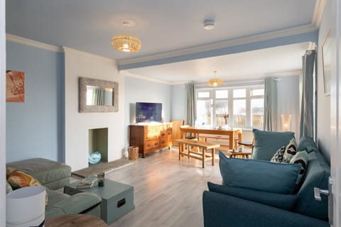 Ty Tywod Living Room