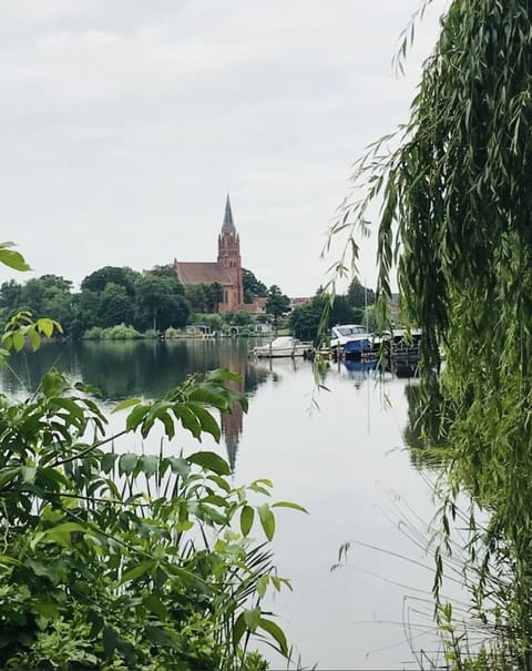 Apartment 'Souterain' with Lake View, Private Terrace and Wi-Fi Apartment in Röbel