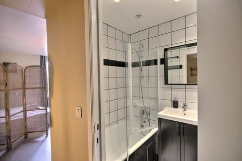 2436d4bf 10ca 425d a9b6 6c74b3f29a25