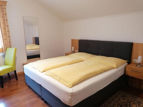 1 bedroom, internet, bed sheets