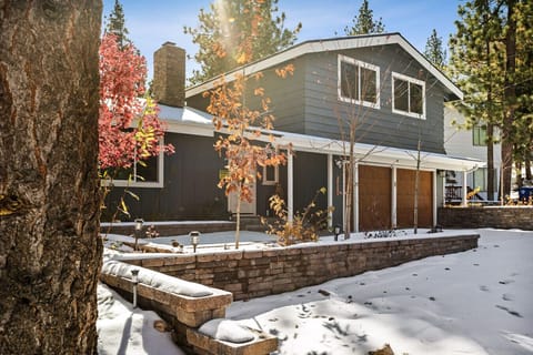 Welcome to our Lakeside Paradise Escape!