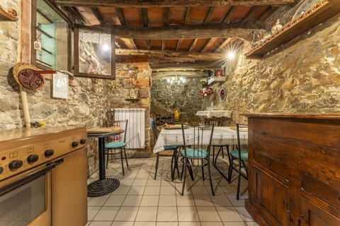 Autumn, Dining Room, Kitchen, Spring, Summer