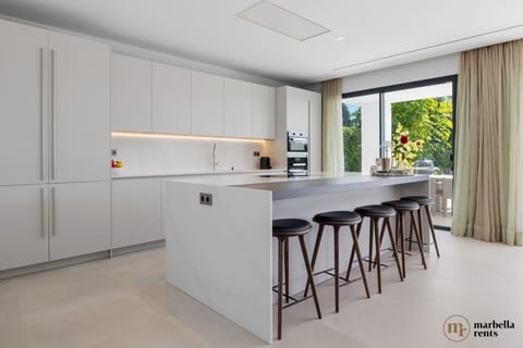 fa3c5fb1-ef23-4dd9-b703-15a0c503cba8