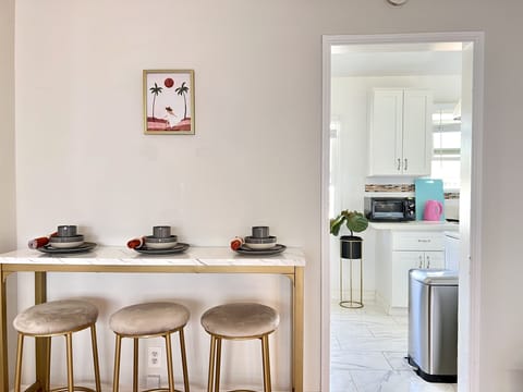 Jie’s choice -Charming 2B in the Heart of Alhambra Apartment in Alhambra