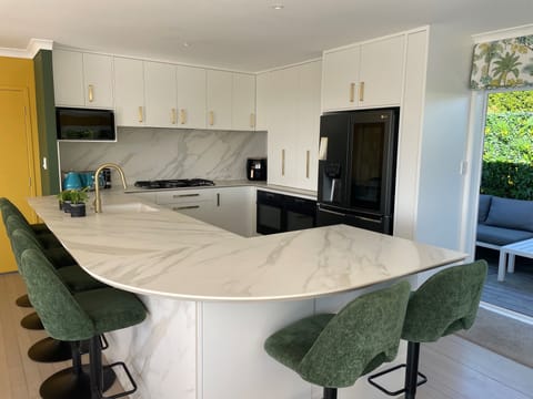 Fully equipped - air frier, rice cooker, Nespresso coffee and Nutribullet