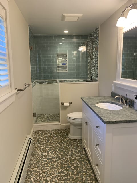 Combined shower/tub, hair dryer, towels, soap