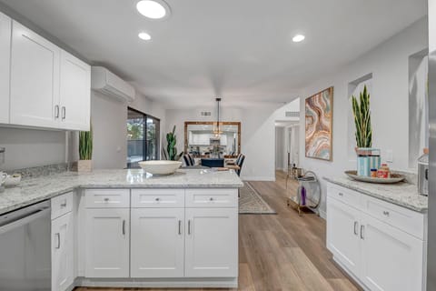 Open Kitchen- Perfect for Gatherings!