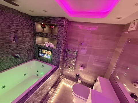 Hot Tub / whirlpool bath (Indoor)