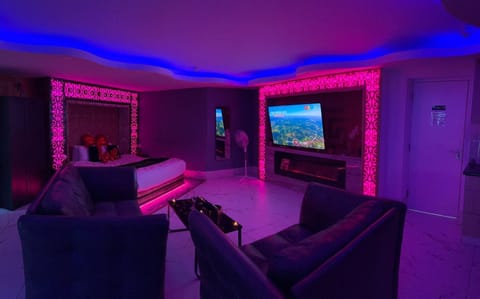 Living Room / Lounge
