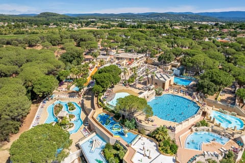 Welcome to Camping Les Cigales, an outstanding 5-star campsite nestled in the heart of French Provence!