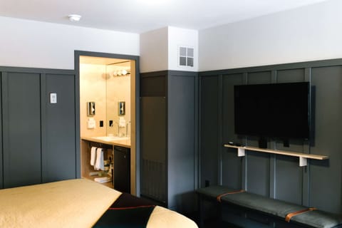 Unit with comfortable bed