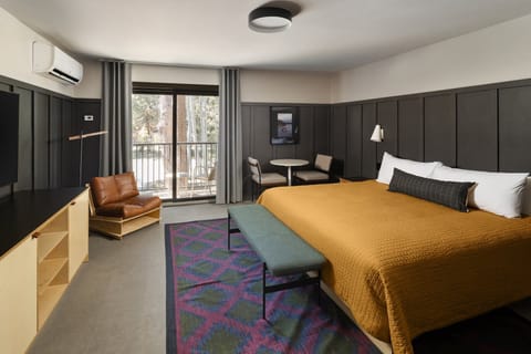 Unit with comfortable bed