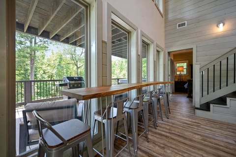 Want to have your meal and enjoy the views? Look no further than across the living room!