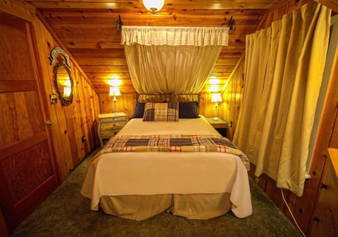 Snow White Room (Upstairs - Accessed through Goldie Locks & the 3 Bears Room)