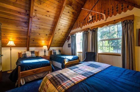 Bedroom with Queen Bed and Twin Beds