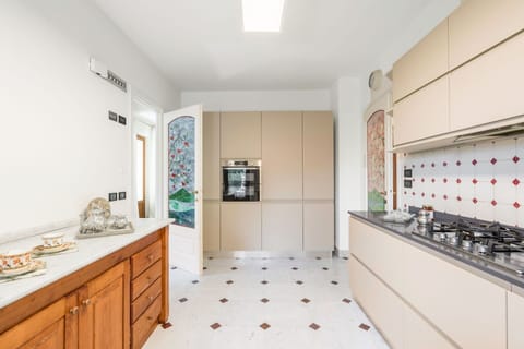 Autumn, Kitchen, Spring, Summer