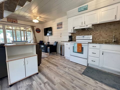 Fridge, oven, stovetop, coffee/tea maker