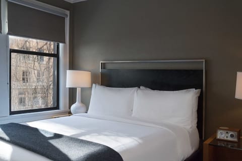 Unit with comfortable bed