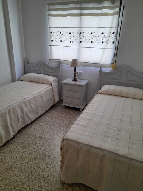 3 bedrooms, iron/ironing board, bed sheets