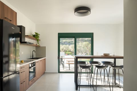 Another fully equipped kitchen for culinary wonders is available.