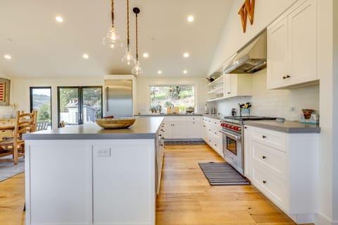 Kitchen | Breakfast Bar