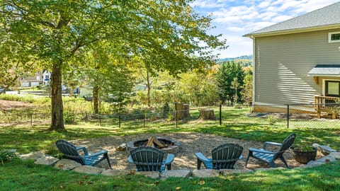 Sit by the fire, let the dogs run in fenced in space, enjoy the views!