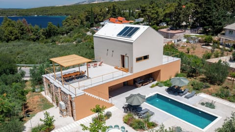 Nine Olives is purpose designed to make the most of exceptional views.