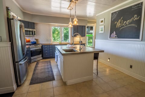 Main Level | Kitchen