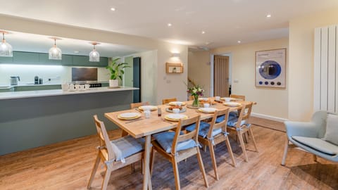 Kitchen/Dining Room, The Weir House, Bolthole Retreats
