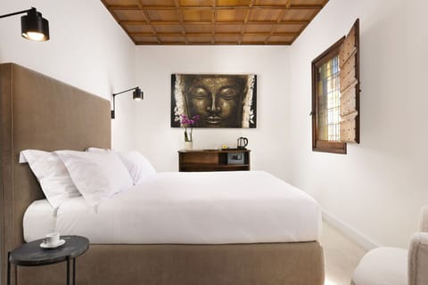 Furniture, Property, Picture Frame, Comfort, Wood, Lighting, Interior Design, Architecture, Floor, Plant