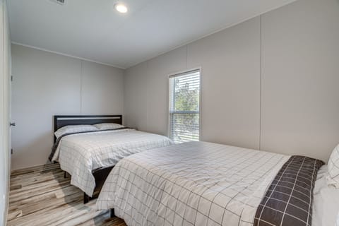 Bedroom 5 (House 3) | Queen Bed | Full Bed