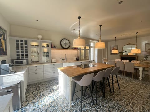 Kitchen breakfast room