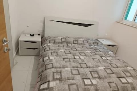 1 bedroom, iron/ironing board, internet, bed sheets