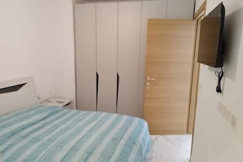 1 bedroom, iron/ironing board, internet, bed sheets