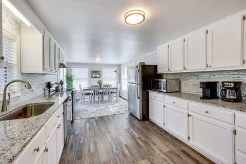 Kitchen | Keurig Coffee Maker | Drip Coffee Pot