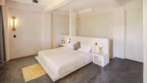 Perched above it all, your private master bedroom in this two-level loft offers a king-size bed, premium linens, and a tranquil space to unwind — a retreat within your retreat at @casa.leah.