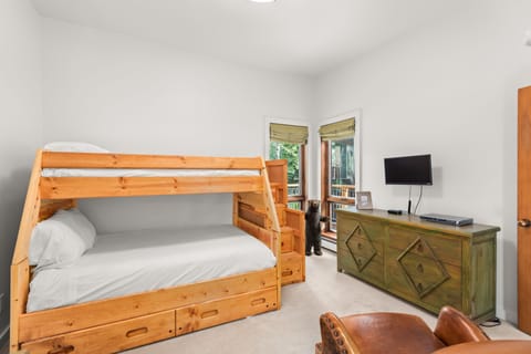 Indoors, Screen, Furniture, TV, Hardwood