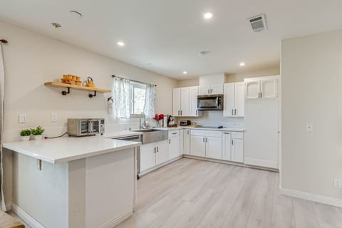 Full Kitchen | Toaster Oven | Cooking Basics Supplied