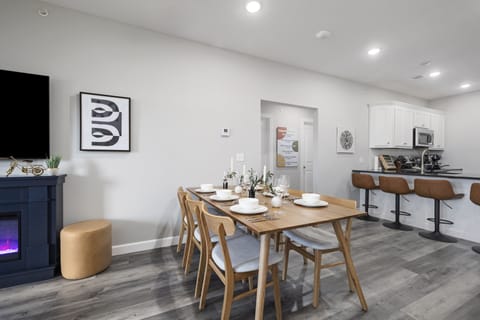 Spacious dinning room for big family!