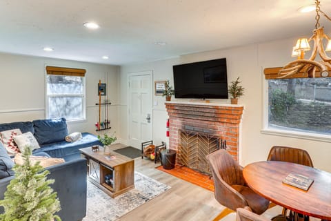 Living Area | Smart TV | Fireplace | Board Games | 1st Floor
