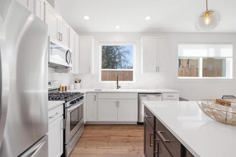 Kitchen | Fully Stocked | 1st Floor