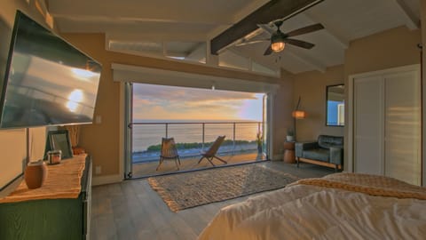 Master Bedroom - Sunsets from Bed!