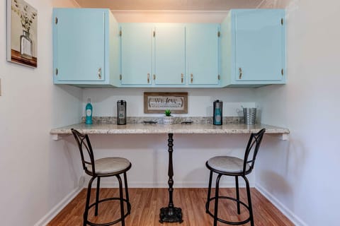 Full Kitchen - Breakfast nook